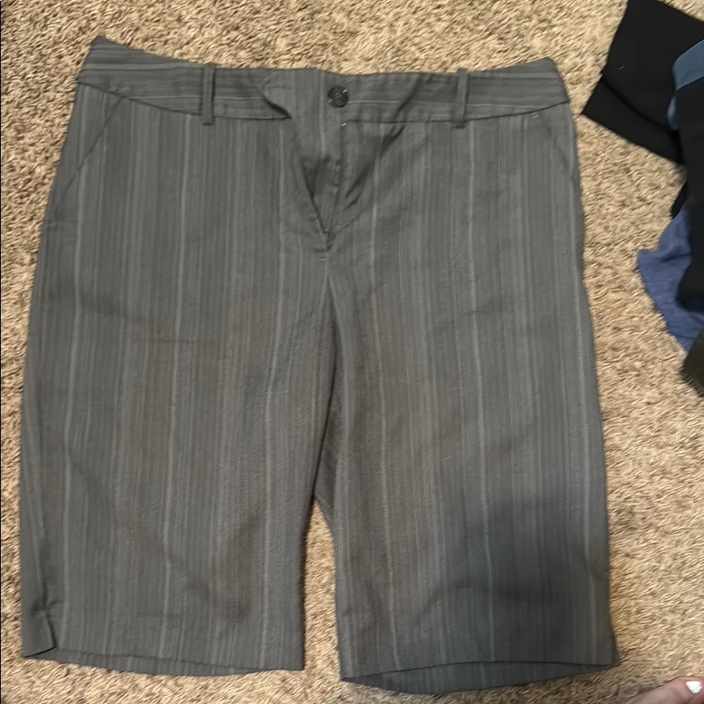 Worthington Gray Striped Women's Bermudas